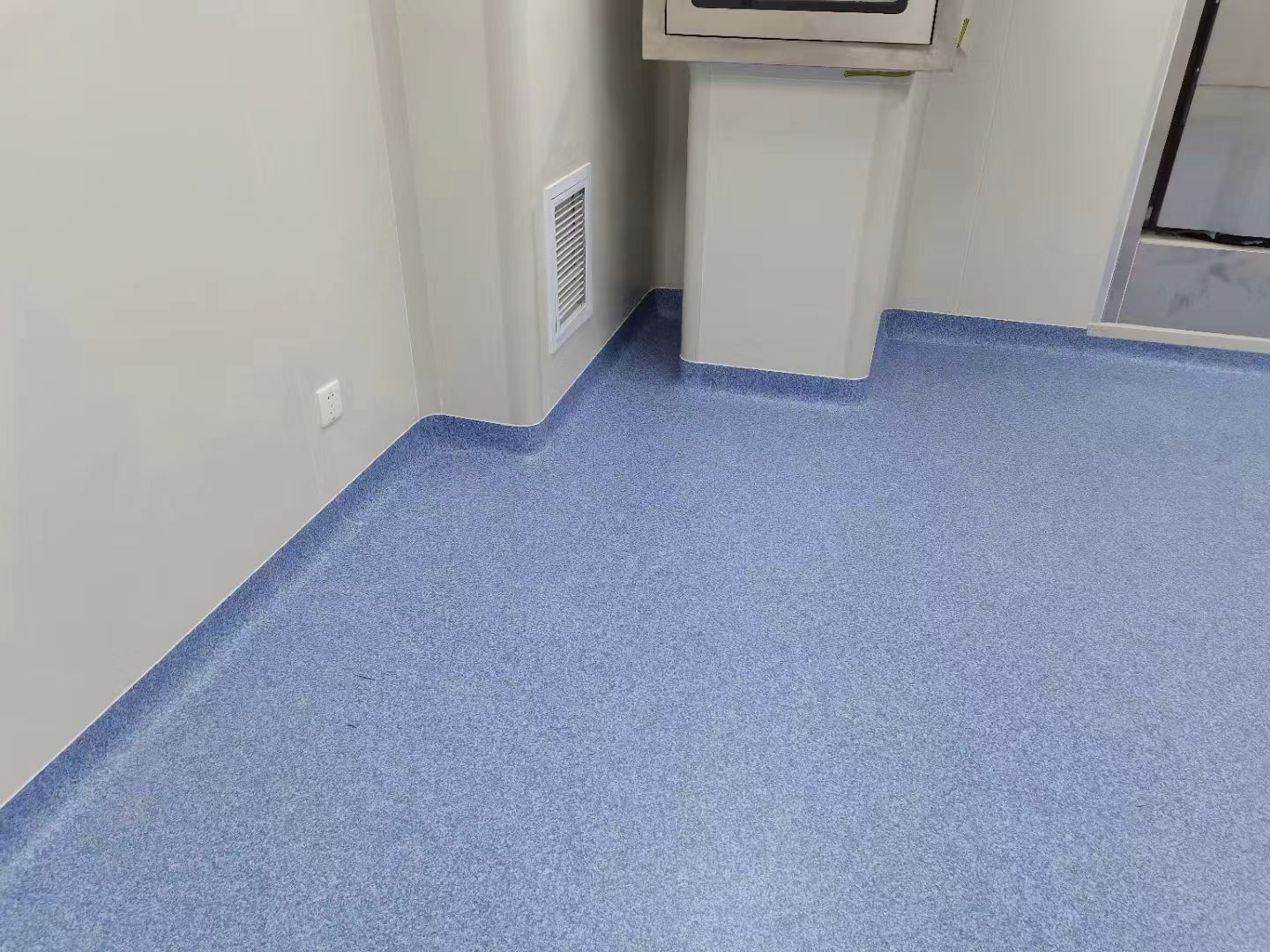 新型軟質(zhì)地面材料PVC塑膠地板的優(yōu)勢